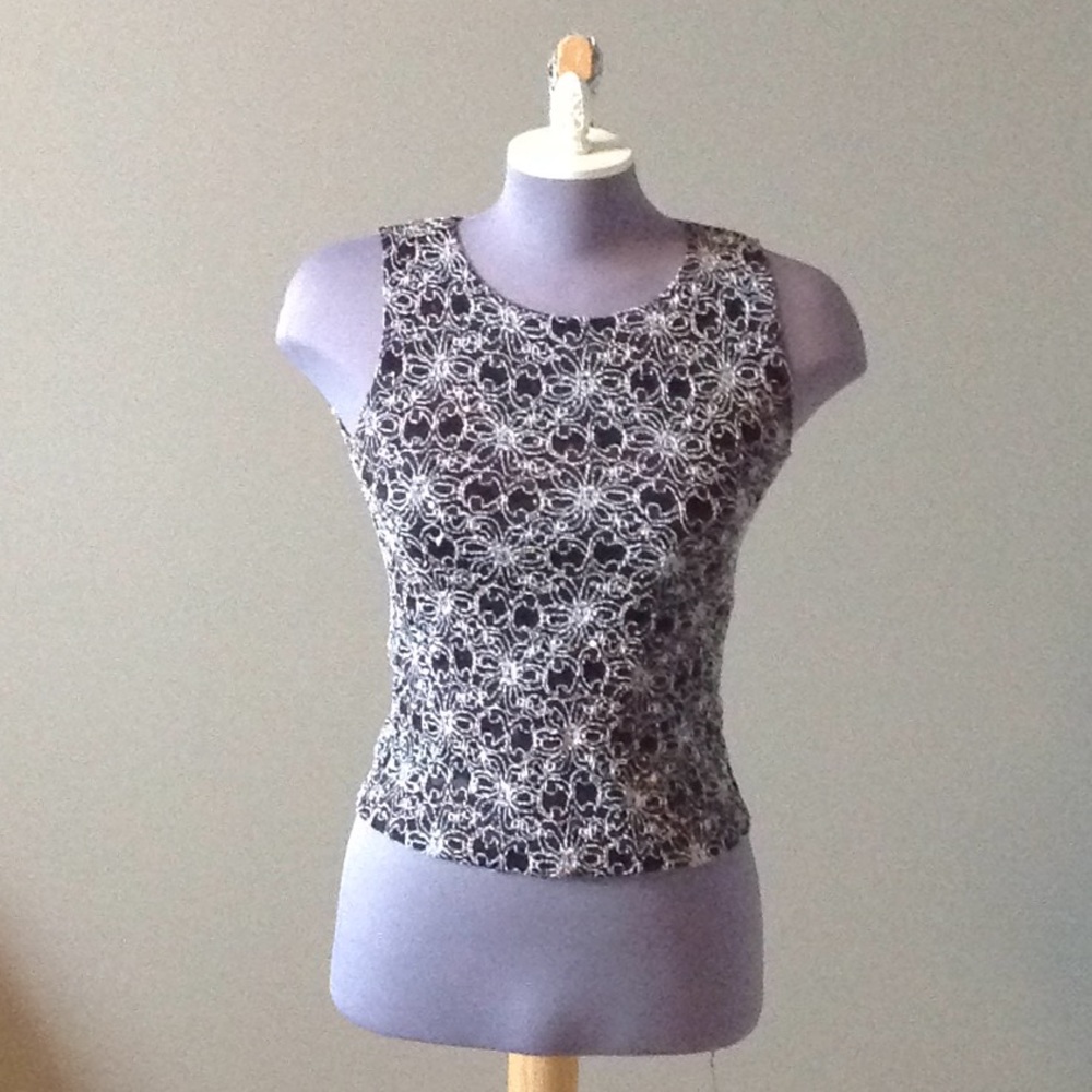 Short sleeve black tank